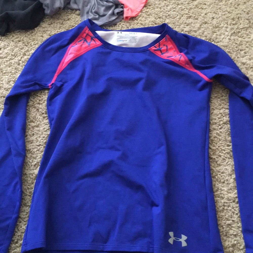dry fit type material under armour long sleeve